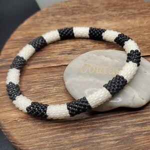 B2619 seed beaded black and‎ white tie affair bracelet
